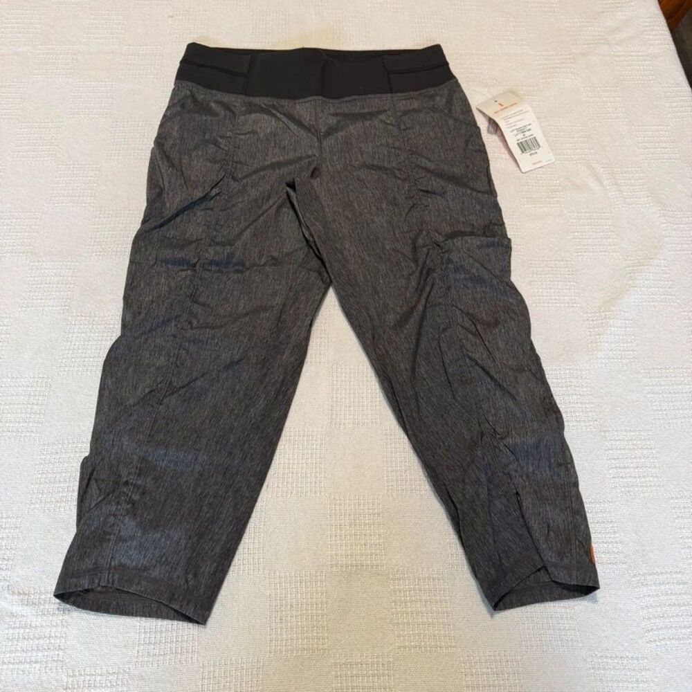 Lucy Capri Athletic Pants with Ruffled detail Size M